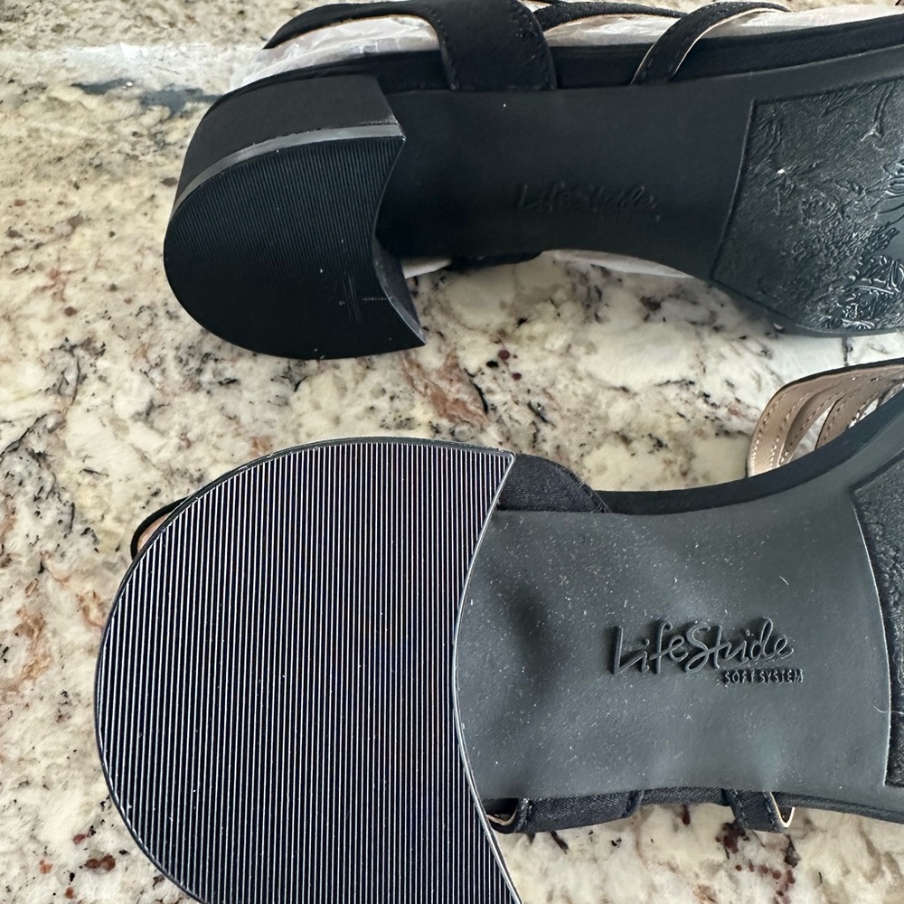 Life Stride Black Strappy Sandals, low Heels - Picture 4 of 5